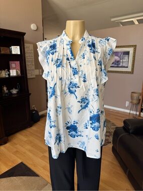 Boutique white & blue ruffle sleeves V-neck blouse-size L